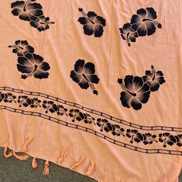 Final Sale! Gorgeous goddess hibiscus sarong in peach - Picture 2 of 2